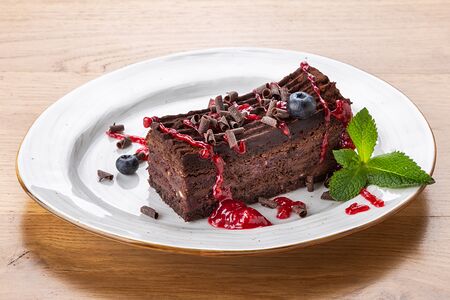 Торт Захер с малиной