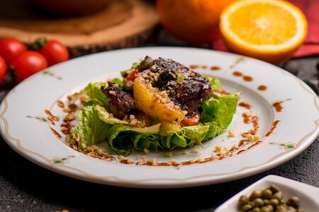 Теплый салат с куриной печенью