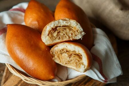 Пирожок с капустой