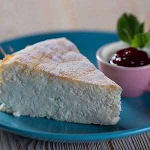 Запеканка с йогуртом и вишней