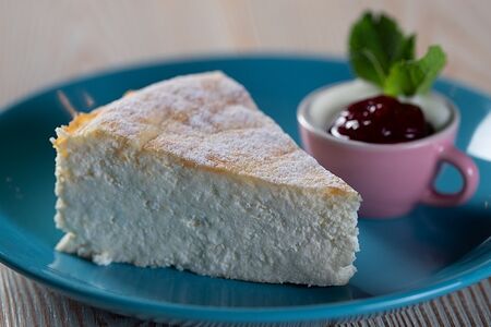 Запеканка с йогуртом и вишней