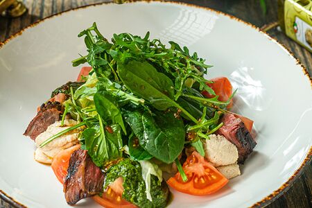 Стейк-салат с мраморной говядиной