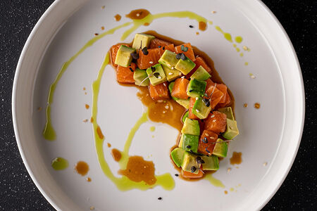 Тартар лосось и авокадо