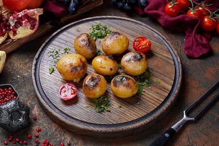 Картофель молодой на углях