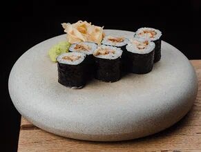 Маки с угрем