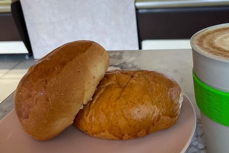 Пирожок с яйцом и зеленым луком