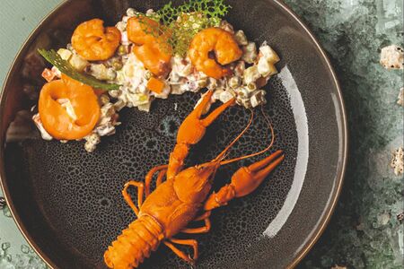 Оливье с семгой и креветками