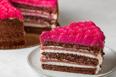 Торт Малиновый бархат порционный