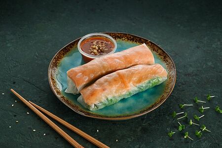 Спринг-ролл с лососем