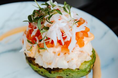 Салат с крабом и лангустинами