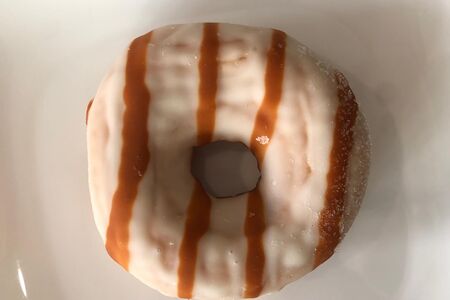 Донат с белой глазурью