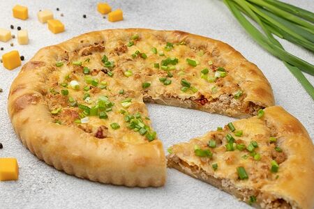 Пирог-пицца мясной с вялеными томатами