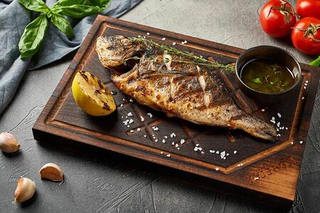 Дорада запеченная целиком