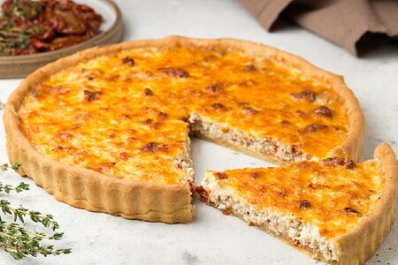 Пирог мясной с вялеными томатами