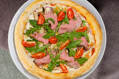 Пицца с ростбифом