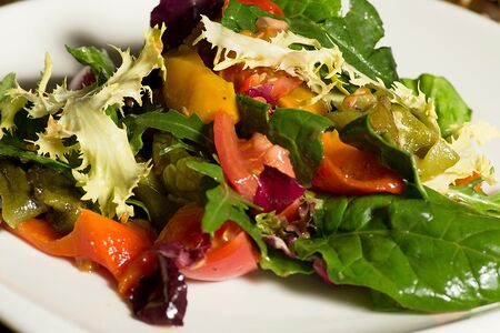 Салат с печенными перцами