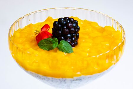 Пудинг с манго и семенами Чиа