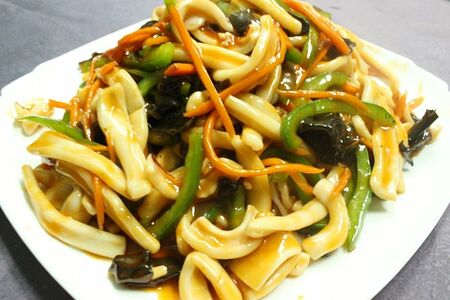 Жареный кальмар в кисло-сладком соусе