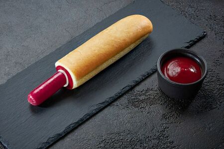 Французский хот-дог с альпийской колбаской