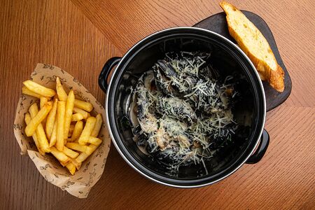 Мидии в трюфельно-грибном соусе