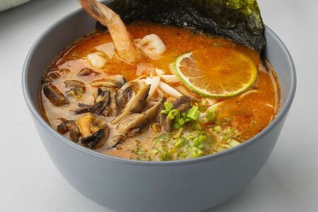 Том-Ям с морепродуктами и рисом