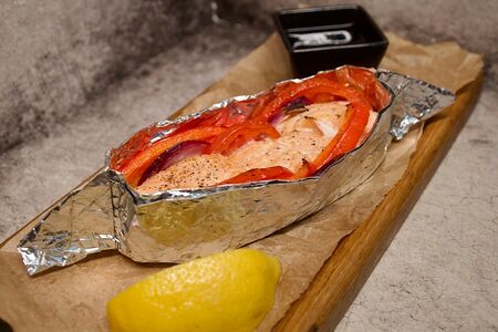 Лосось, запеченный в фольге