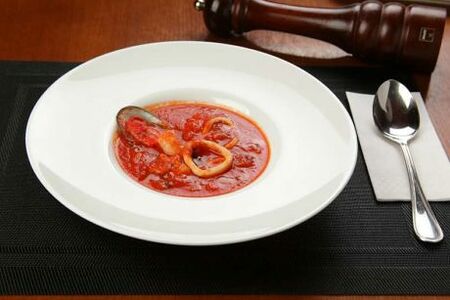 Томатный суп с морепродуктами