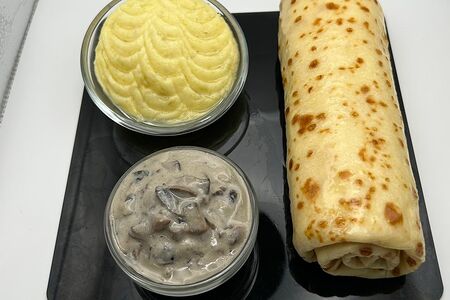 Блинчик с картошкой и грибами в сливочном соусе