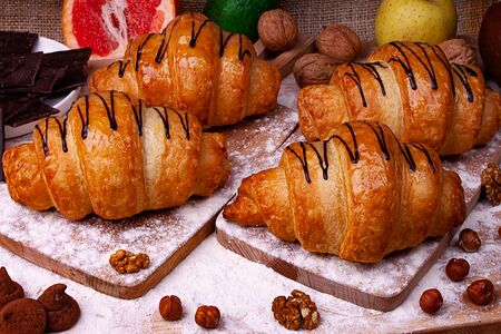 Круассан с шоколадом