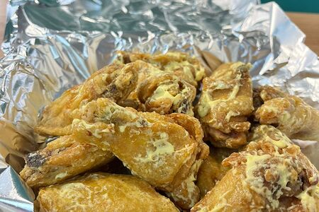 Куриные крылышки в сырном соусе