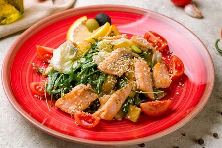 Салат теплый с сёмгой