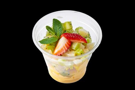 Тартар с гребешком и клубникой