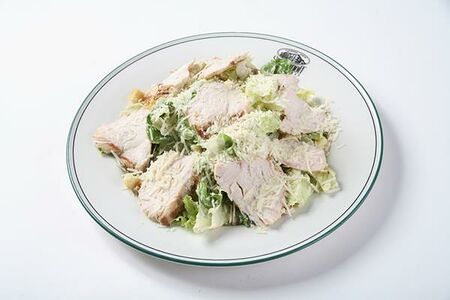 Салат Цезарь с куриным филе-гриль