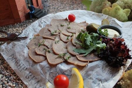 Закуска Язык с горчичным соусом