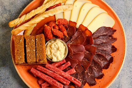 Пивная тарелка с копченостями