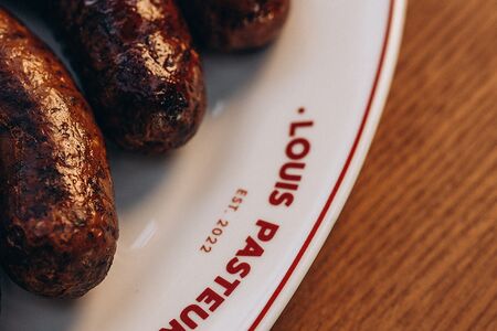 Колбаски чоризо из свинины с кайенским перцем и копченой паприкой