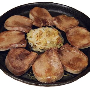 Язык говяжий с лучком