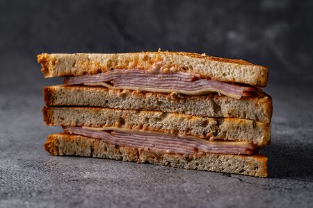 Сэндвич с ветчиной