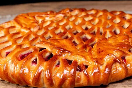 Пирог с брусникой