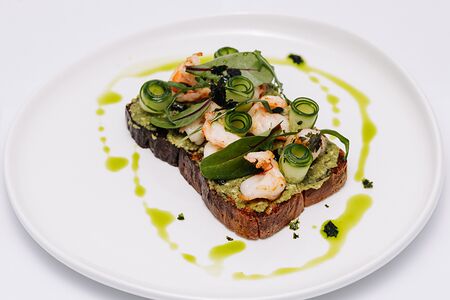 Брускетта с креветками/лососем