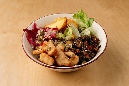 Теплый салат с копченой грудкой