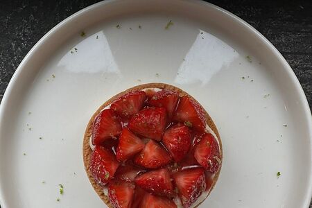 Тарталетка с клубникой