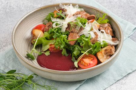 Салат с куриной печенью
