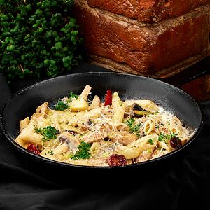 Паста с курицей и грибами