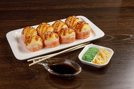 Запеченный ролл Филадельфия