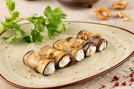 Рулетики из баклажан