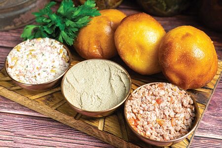 Намазки мясные с пышками