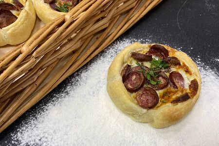 Перепечки с охотничьими колбасками