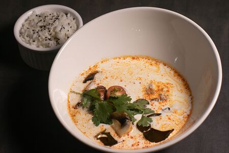 Том-ям с курицей и рисом жасмин