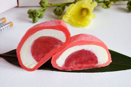 Моти клубника